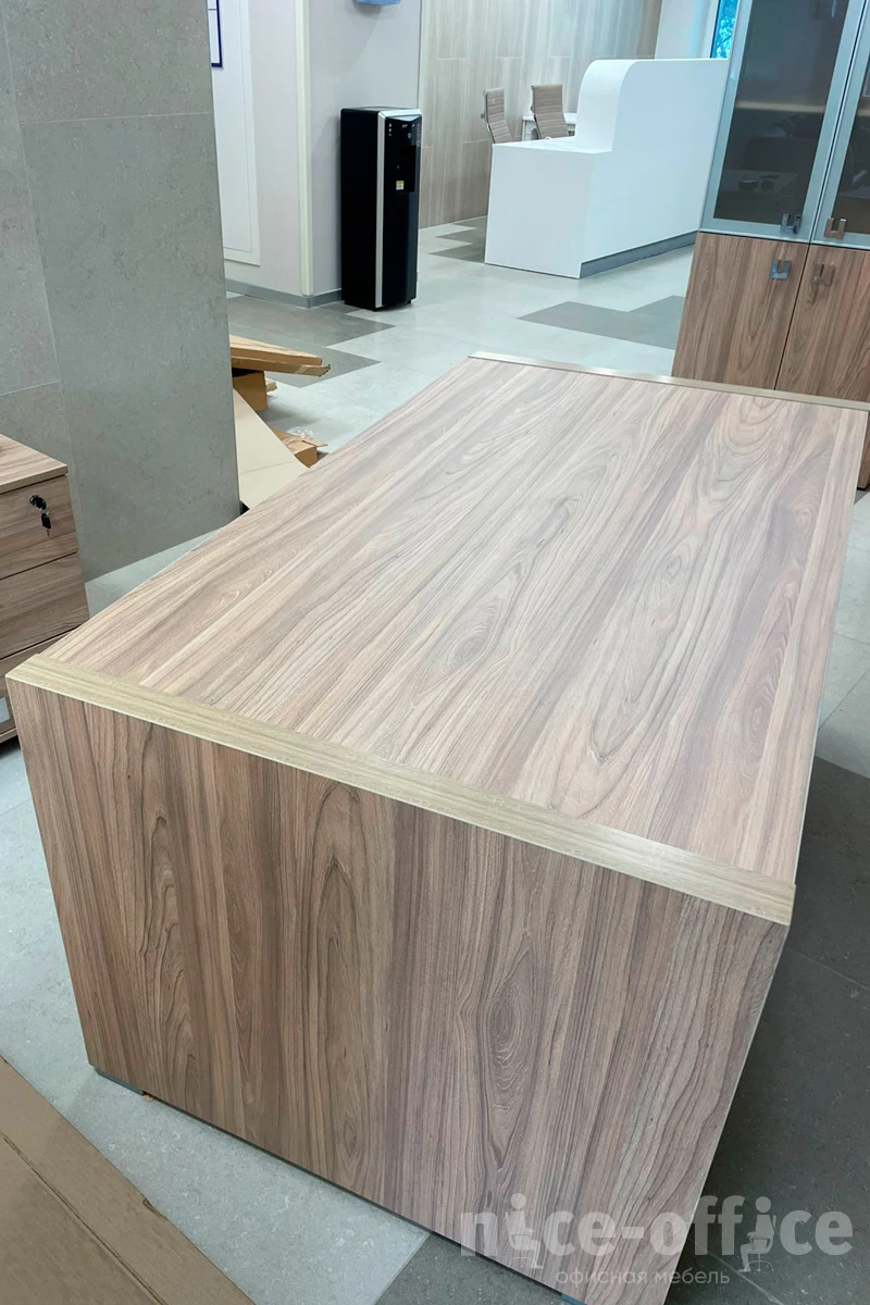 Стол письменный с симметричными опорами 160 Solid фото в интерьере 1