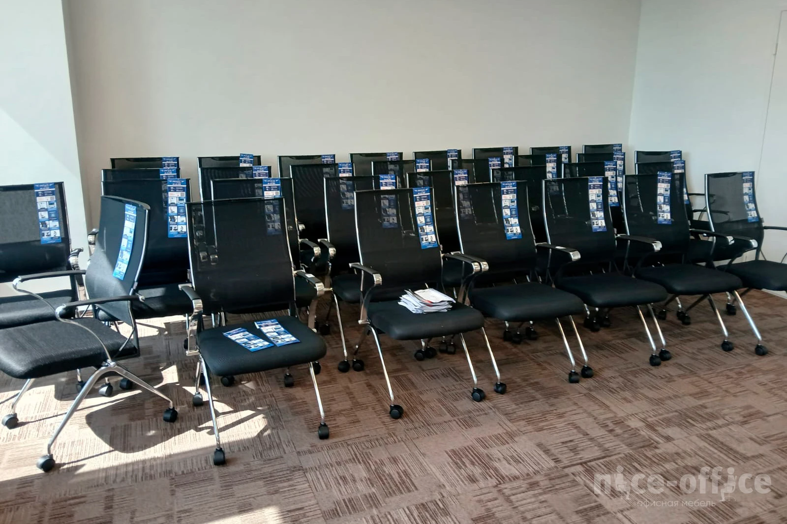 Кресло Sit Air-180 B2-290K F53.W01 фото в интерьере 1