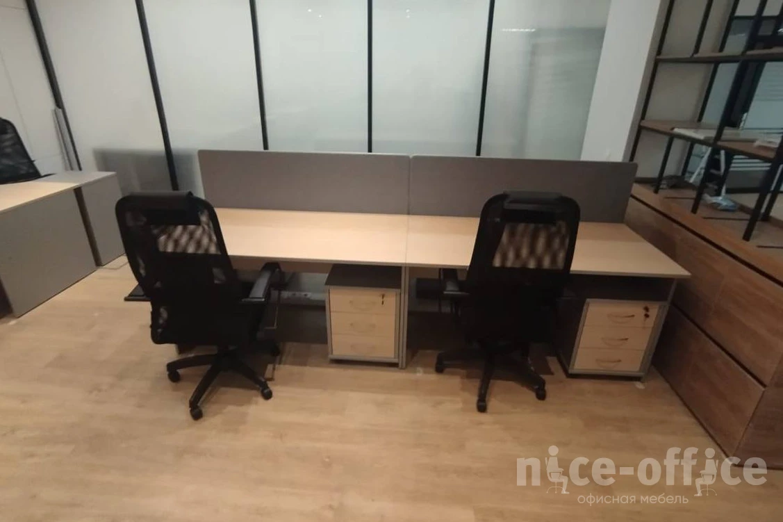 Офисный стол 1400x720x755 Рива / Riva фото в интерьере 2