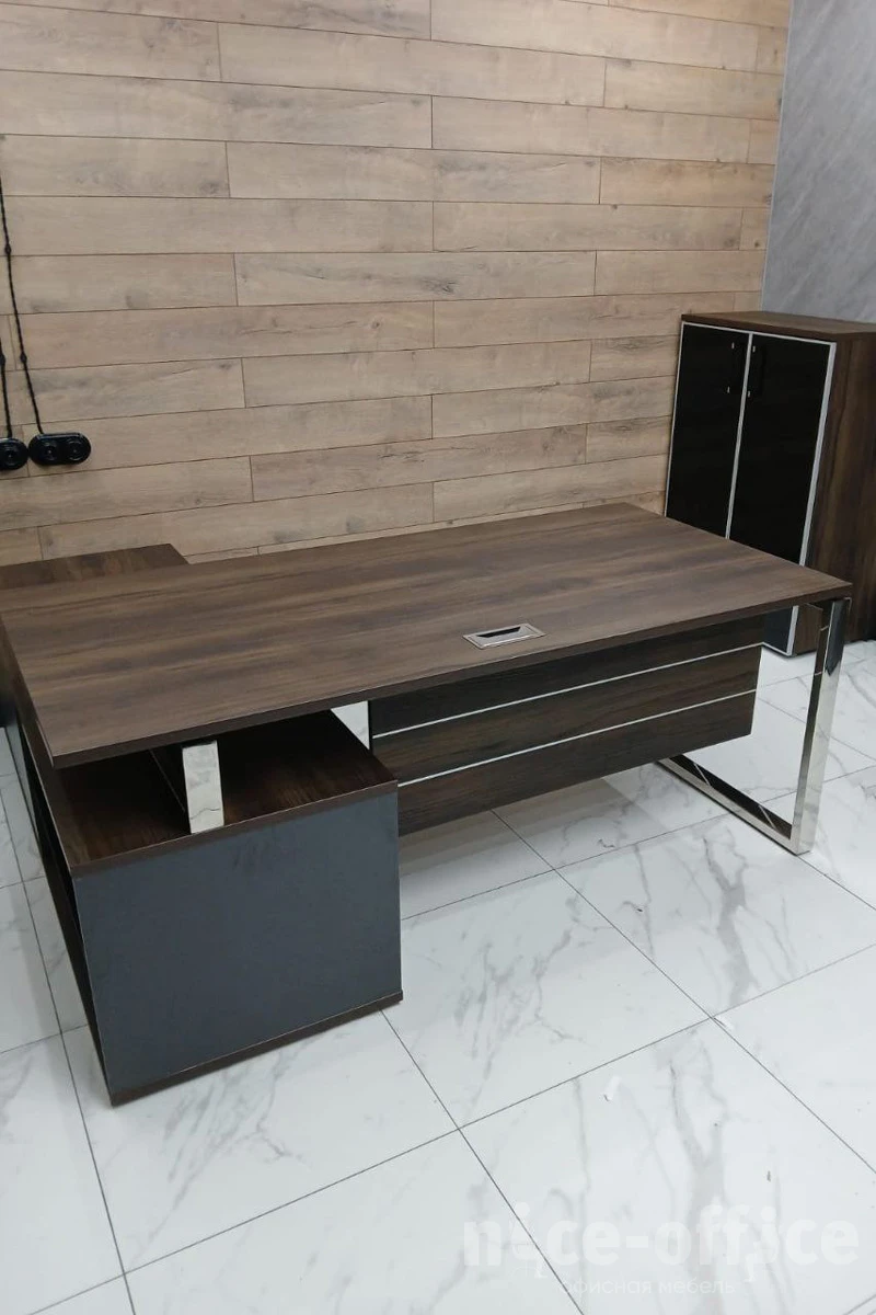 Стол для руководителя с опорной греденцией, правый 180 Shift фото в интерьере 2